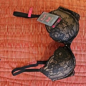 Maidenform NWT 34D black lace plunge,push-up, sexy&soft